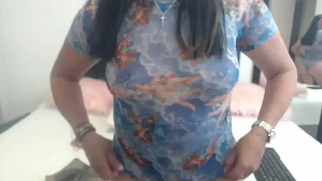 Snapshot of katiehotx chatting on 09-30-25, 01:10 katiehotx online show from 09-30-25, 01:10