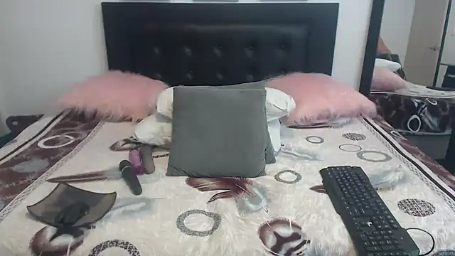 Snapshot of katiehotx chatting on 11-08-25, 02:12 katiehotx online show from 11-08-25, 02:12