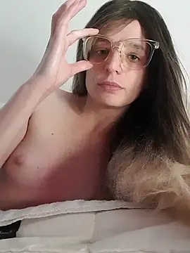 Snapshot of LouGabriel chatting on 12-14-25, 03:39 LouGabriel online show from 12-14-25, 03:39