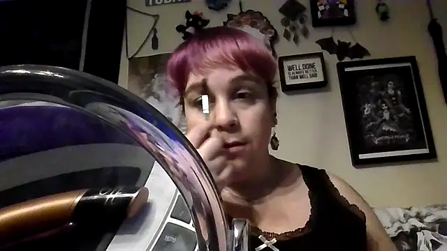 Snapshot of GothyBaby chatting on 06-18-26, 08:13 GothyBaby online show from 06-18-26, 08:13
