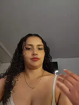Snapshot of Lucy_Marin chatting on 07-24-26, 02:04 Lucy Marin online show from 07-24-26, 02:04