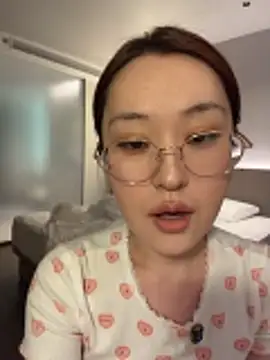 Snapshot of sphynx-_- chatting on 05-20-26, 07:58 sphynx- - online show from 05-20-26, 07:58
