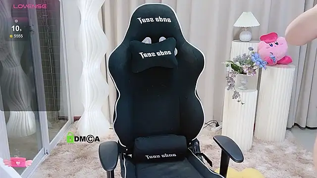 Snapshot of Happy_Kitty chatting on 12-07-24, 01:18 Happy Kitty online show from 12-07-24, 01:18