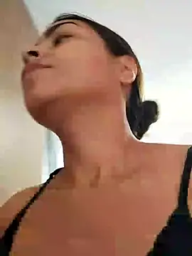 Snapshot of Ivanna2 chatting on 01-18-25, 02:33 Ivanna2 online show from 01-18-25, 02:33