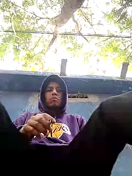 Snapshot of AlexAlejandro13 chatting on 01-01-25, 10:03 AlexAlejandro13 online show from 01-01-25, 10:03