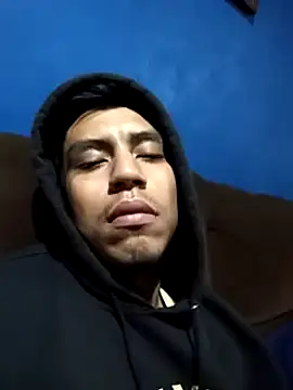 Snapshot of AlexAlejandro13 chatting on 01-06-25, 11:52 AlexAlejandro13 online show from 01-06-25, 11:52