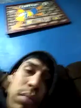 Snapshot of AlexAlejandro13 chatting on 01-17-25, 08:33 AlexAlejandro13 online show from 01-17-25, 08:33