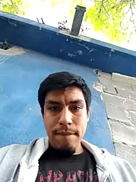 Snapshot of AlexAlejandro13 chatting on 02-06-25, 11:58 AlexAlejandro13 online show from 02-06-25, 11:58