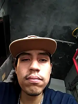 Snapshot of AlexAlejandro13 chatting on 09-08-25, 11:26 AlexAlejandro13 online show from 09-08-25, 11:26