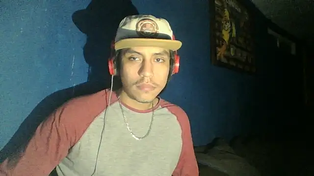 Snapshot of AlexAlejandro13 chatting on 09-10-25, 09:09 AlexAlejandro13 online show from 09-10-25, 09:09