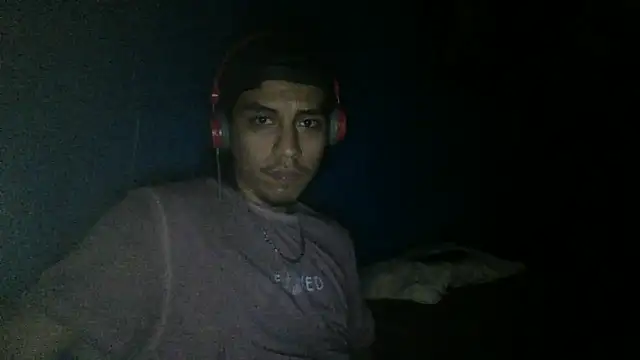 Snapshot of AlexAlejandro13 chatting on 09-26-25, 06:17 AlexAlejandro13 online show from 09-26-25, 06:17