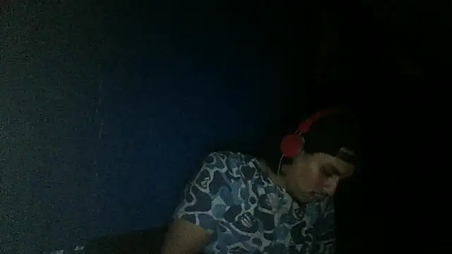 Snapshot of AlexAlejandro13 chatting on 09-27-25, 05:45 AlexAlejandro13 online show from 09-27-25, 05:45