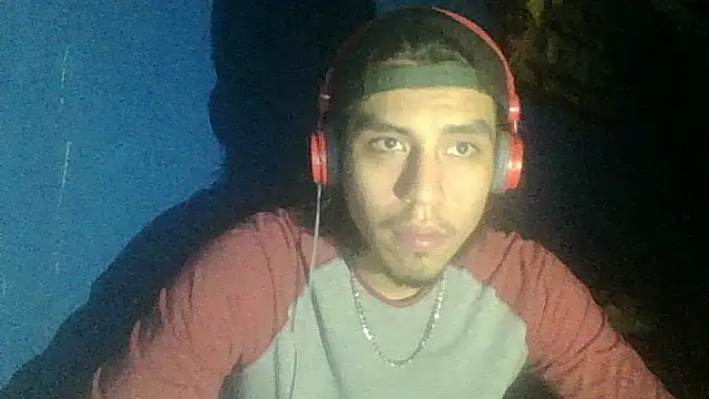 Snapshot of AlexAlejandro13 chatting on 10-07-25, 06:10 AlexAlejandro13 online show from 10-07-25, 06:10