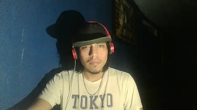 Snapshot of AlexAlejandro13 chatting on 10-11-25, 07:07 AlexAlejandro13 online show from 10-11-25, 07:07