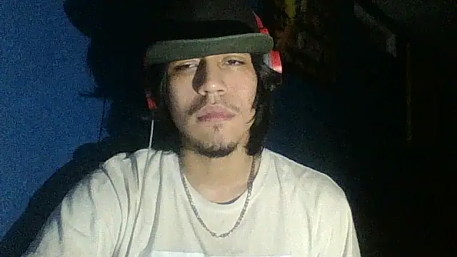 Snapshot of AlexAlejandro13 chatting on 10-12-25, 07:29 AlexAlejandro13 online show from 10-12-25, 07:29