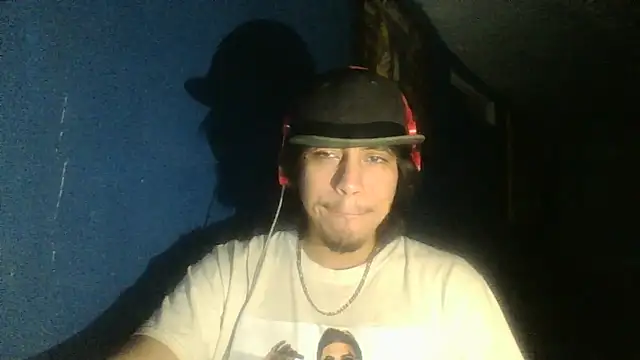 Snapshot of AlexAlejandro13 chatting on 10-13-25, 06:46 AlexAlejandro13 online show from 10-13-25, 06:46