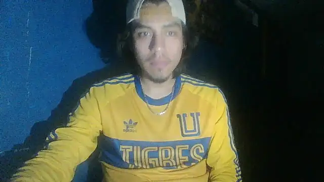 Snapshot of AlexAlejandro13 chatting on 10-16-25, 08:48 AlexAlejandro13 online show from 10-16-25, 08:48