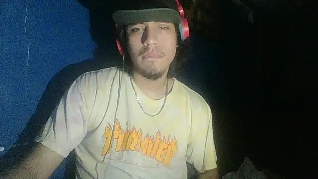 Snapshot of AlexAlejandro13 chatting on 10-18-25, 07:53 AlexAlejandro13 online show from 10-18-25, 07:53