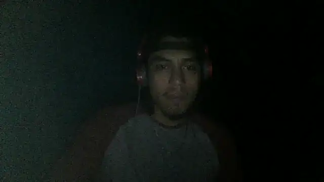 Snapshot of AlexAlejandro13 chatting on 10-19-25, 09:32 AlexAlejandro13 online show from 10-19-25, 09:32