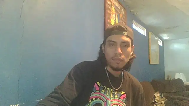 Snapshot of AlexAlejandro13 chatting on 10-27-25, 03:27 AlexAlejandro13 online show from 10-27-25, 03:27