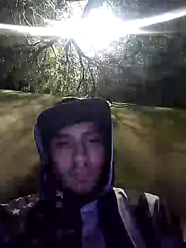 Snapshot of AlexAlejandro13 chatting on 10-30-25, 04:47 AlexAlejandro13 online show from 10-30-25, 04:47