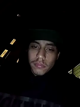 Snapshot of AlexAlejandro13 chatting on 11-06-25, 12:33 AlexAlejandro13 online show from 11-06-25, 12:33