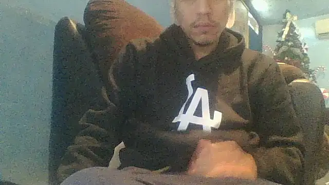 Snapshot of AlexAlejandro13 chatting on 12-18-25, 04:02 AlexAlejandro13 online show from 12-18-25, 04:02