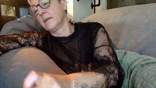 Snapshot of Kbimpakt chatting on 11-17-25, 08:20 Kbimpakt online show from 11-17-25, 08:20