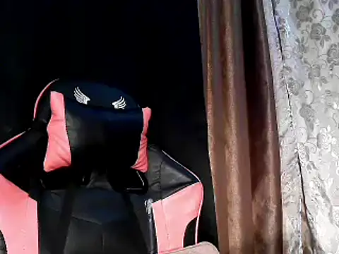 Snapshot of BrendaMore chatting on 12-21-24, 04:46 BrendaMore online show from 12-21-24, 04:46