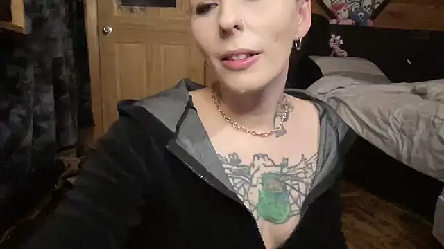 Snapshot of TeenyDoll chatting on 05-12-26, 02:52 TeenyDoll online show from 05-12-26, 02:52