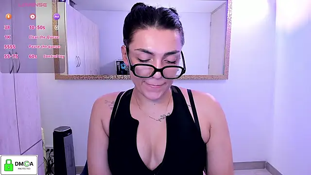 Snapshot of EricaVanderhill chatting on 05-19-26, 12:38 EricaVanderhill online show from 05-19-26, 12:38