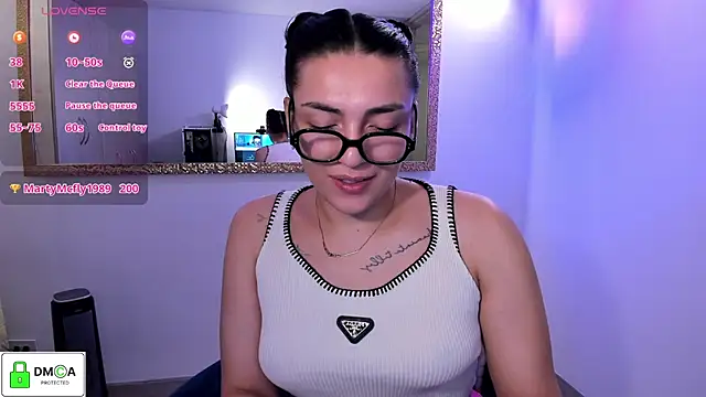 Snapshot of EricaVanderhill chatting on 05-22-26, 03:02 EricaVanderhill online show from 05-22-26, 03:02