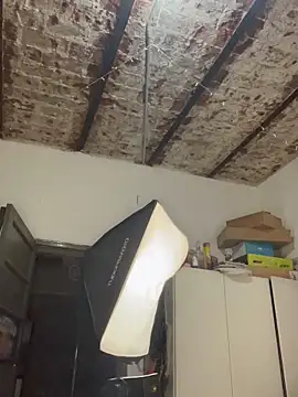 Snapshot of Alicbranca chatting on 11-27-25, 12:35 Alicbranca online show from 11-27-25, 12:35