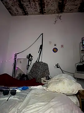 Snapshot of Alicbranca chatting on 11-30-25, 04:44 Alicbranca online show from 11-30-25, 04:44