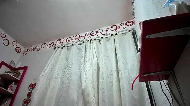 Snapshot of Dulce_Maria05 chatting on 12-21-24, 08:21 Dulce Maria05 online show from 12-21-24, 08:21