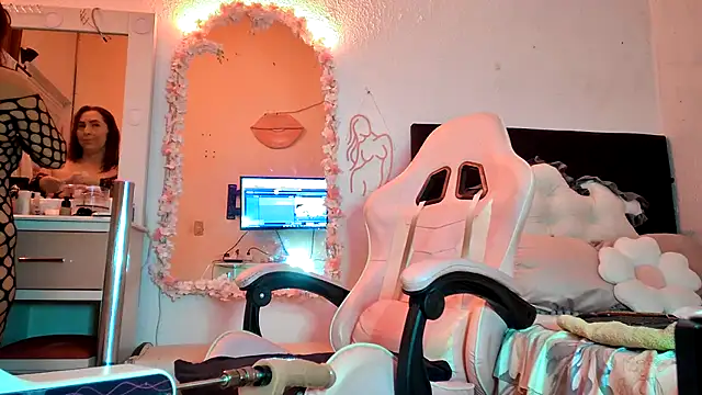 Snapshot of Dulce_Maria05 chatting on 03-06-25, 12:32 Dulce Maria05 online show from 03-06-25, 12:32