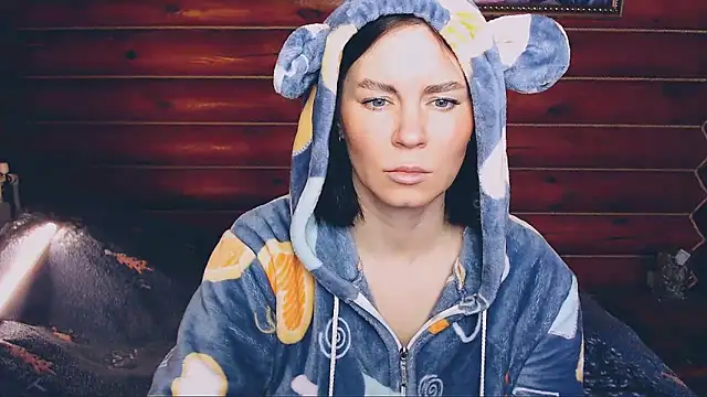 Snapshot of Platina_Fox chatting on 02-06-25, 05:25 Platina Fox online show from 02-06-25, 05:25