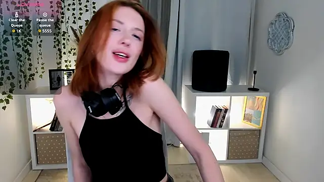 Snapshot of Salme_Sweet chatting on 10-15-25, 09:48 Salme Sweet online show from 10-15-25, 09:48