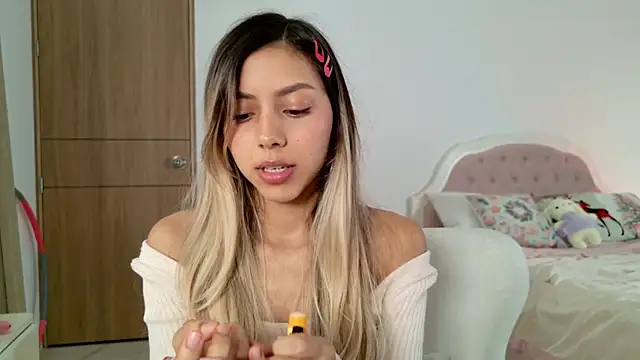 Snapshot of Sensualtease chatting on 12-04-24, 03:04 Sensualtease online show from 12-04-24, 03:04