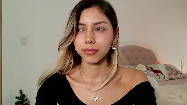 Snapshot of Sensualtease chatting on 12-06-24, 02:46 Sensualtease online show from 12-06-24, 02:46