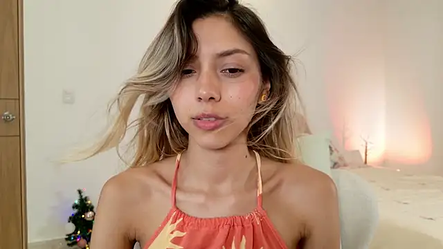 Snapshot of Sensualtease chatting on 12-12-24, 03:32 Sensualtease online show from 12-12-24, 03:32