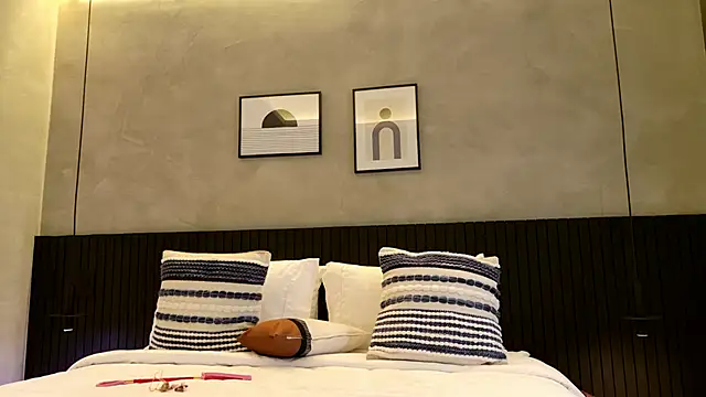 Snapshot of Sensualtease chatting on 12-22-24, 05:23 Sensualtease online show from 12-22-24, 05:23