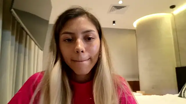 Snapshot of Sensualtease chatting on 12-23-24, 03:29 Sensualtease online show from 12-23-24, 03:29