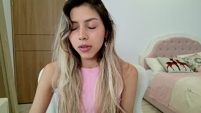 Snapshot of Sensualtease chatting on 01-04-25, 01:42 Sensualtease online show from 01-04-25, 01:42