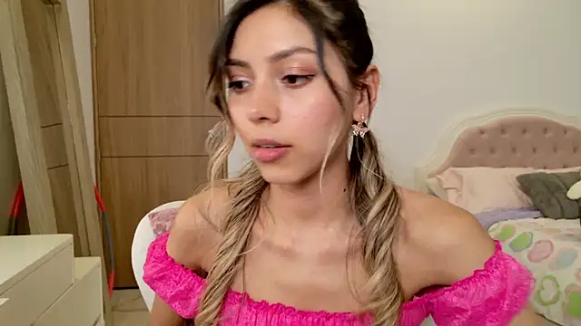 Snapshot of Sensualtease chatting on 01-25-25, 01:32 Sensualtease online show from 01-25-25, 01:32