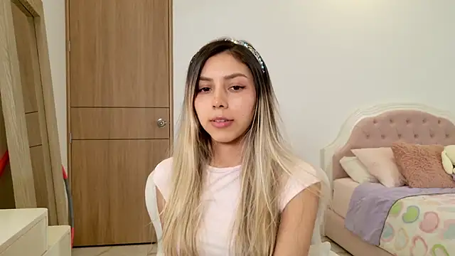 Snapshot of Sensualtease chatting on 01-31-25, 11:24 Sensualtease online show from 01-31-25, 11:24