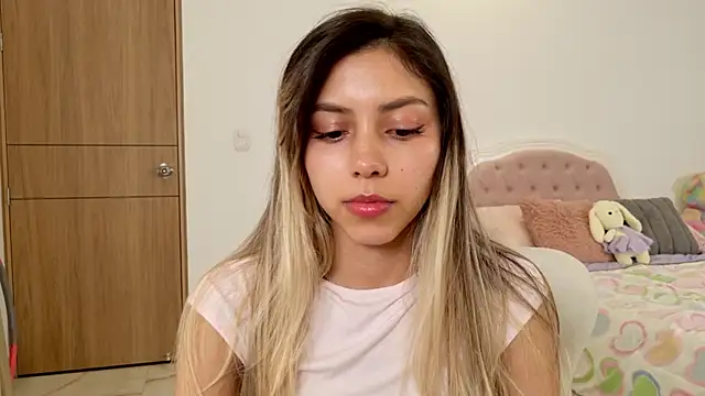 Snapshot of Sensualtease chatting on 02-01-25, 02:26 Sensualtease online show from 02-01-25, 02:26