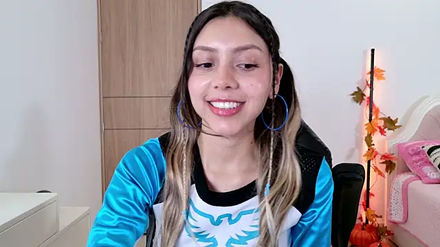 Snapshot of Sensualtease chatting on 09-27-25, 12:48 Sensualtease online show from 09-27-25, 12:48