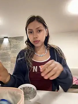 Snapshot of Sensualtease chatting on 11-11-25, 05:24 Sensualtease online show from 11-11-25, 05:24