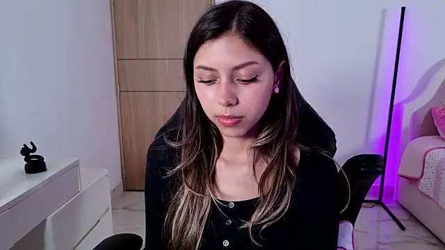 Snapshot of Sensualtease chatting on 11-27-25, 01:51 Sensualtease online show from 11-27-25, 01:51